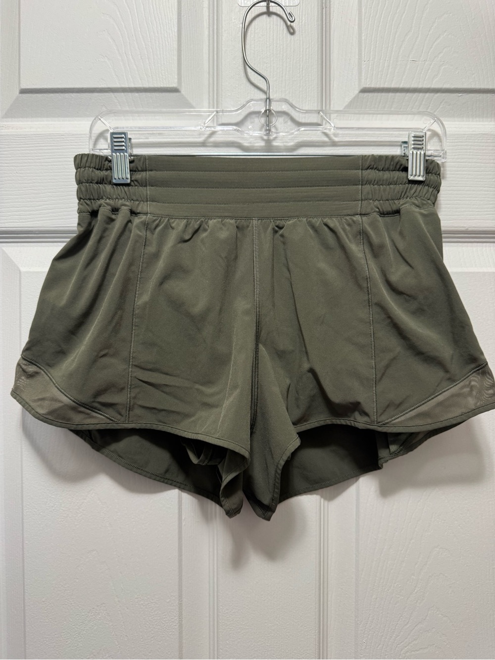 Lululemon Hotty Hot High-Rise Lined Short 2.5" in Sage Size 8 - Picture 5 of 13